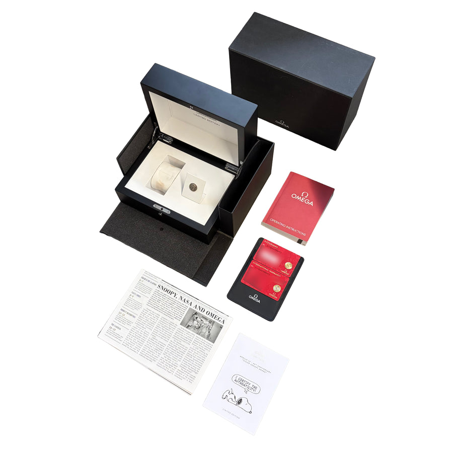 Omega Speedmaster Professional Moonwatch Silver Snoopy Award 311.32.42.30.04.003